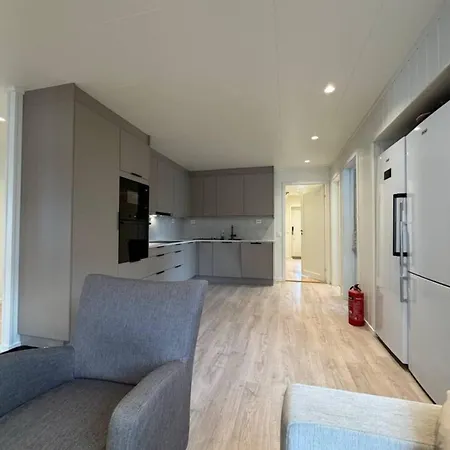 Arctic Nine - Nr 8 - On The Island Tatil Evi